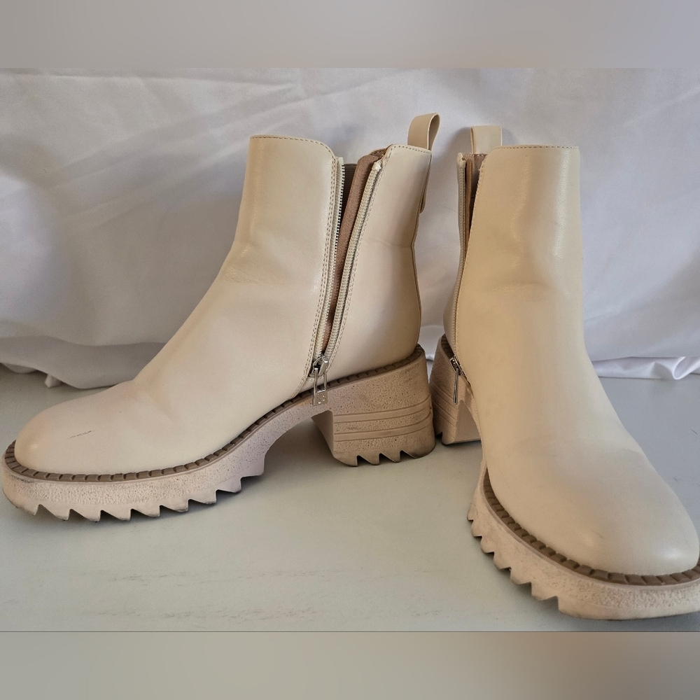 Sam & Libby Chelsea Boots | Heeled Vanilla Bean Chunky Tread | Size 7.5 - Picture 2 of 13